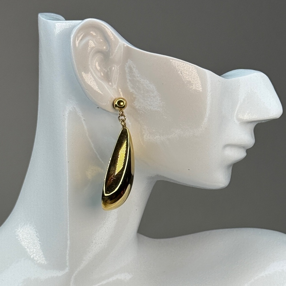 Elegant Gold Drop Earrings